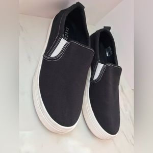 Sketchers everyday classic daisy slip on sneakers 8.5